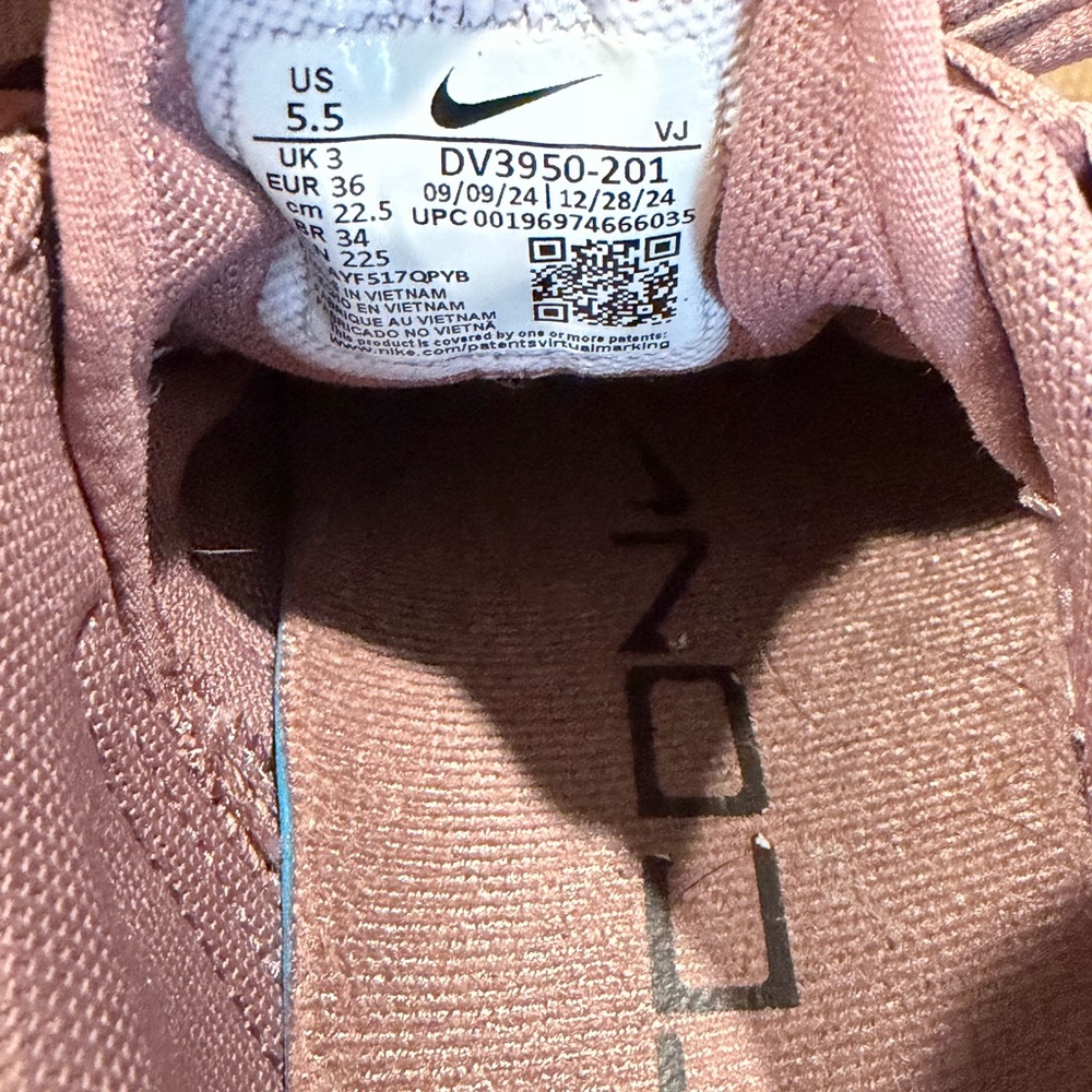 Nike Women's Mauve Metcon - Picture 5 of 5